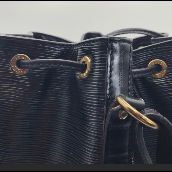 Louis Vuitton black Epi Drawstring Bucket Bag - Picture 8 of 8